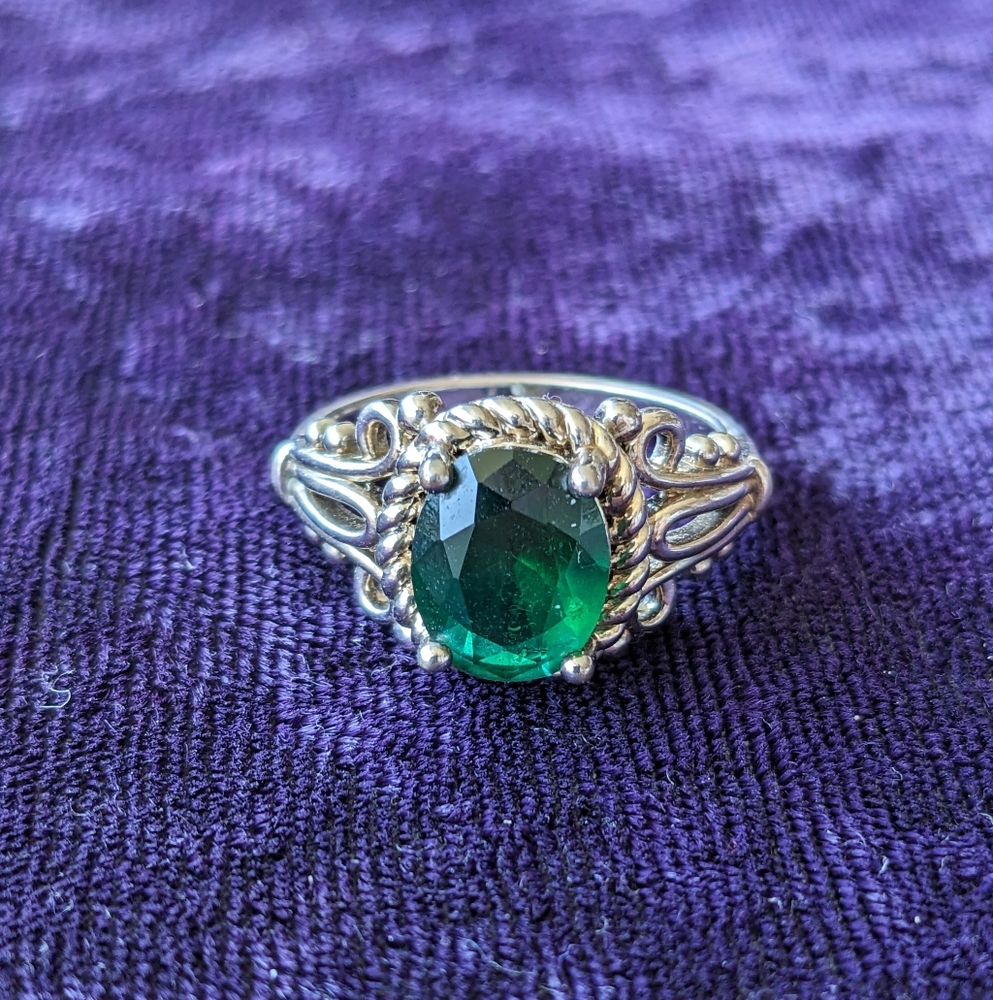 Silver Ring With Green Emerald Color Insert, Size 8